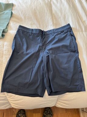 Travis Mathew Navy Golf Shorts size 32